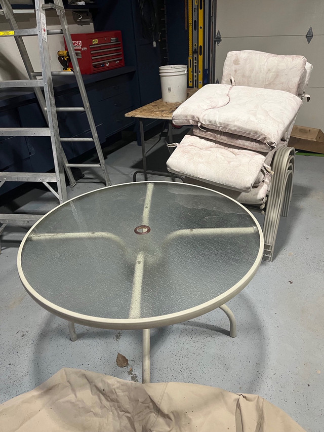 Round glass table and chairs/cover in Patio & Garden Furniture in Red Deer