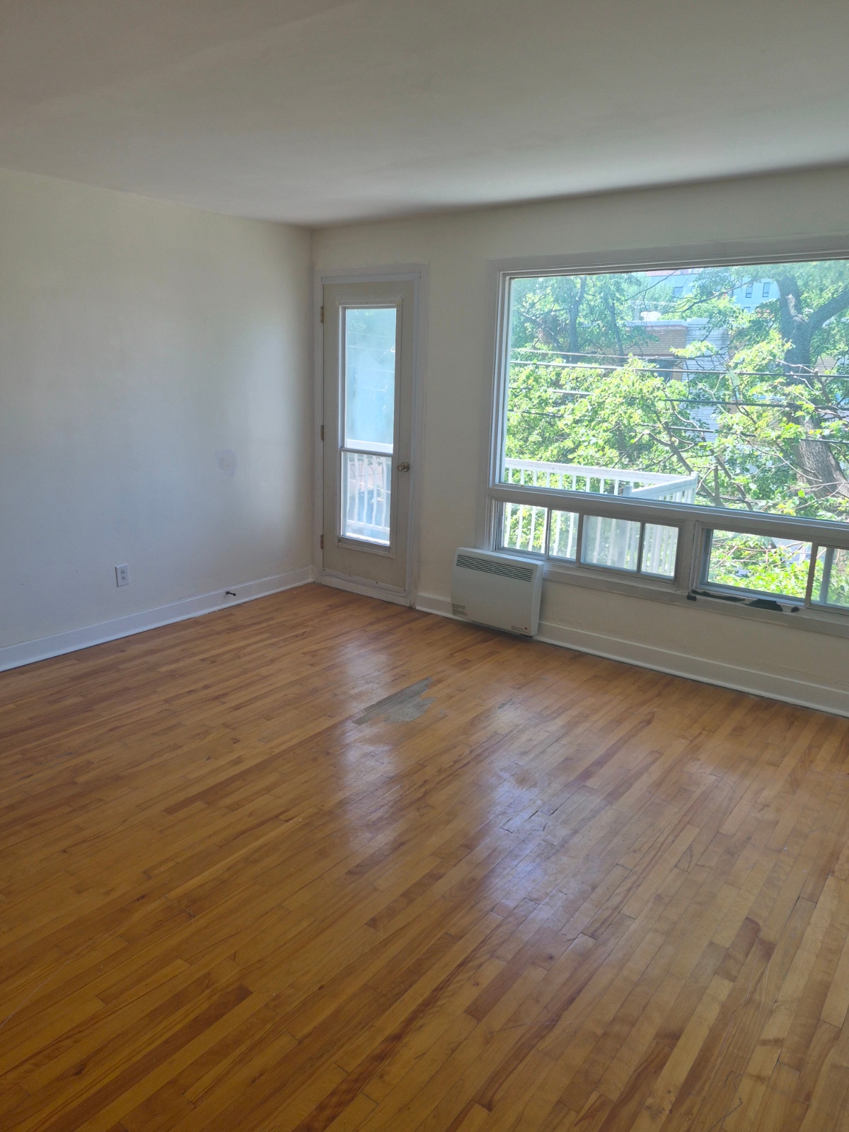 Magnifique Logement 5 ½ Au 2e, 3 chambres à coucher 1 salle db — photo 3