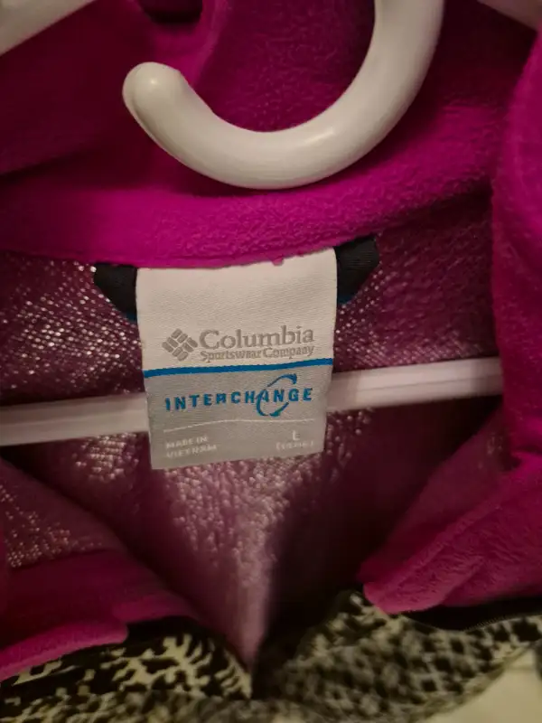 Girls columbia jacket - size large in Kids & Youth in Oakville / Halton Region - Image 3