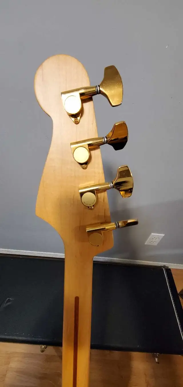 Fender P-Bass Lyte MIJ in Guitars in Edmonton - Image 4