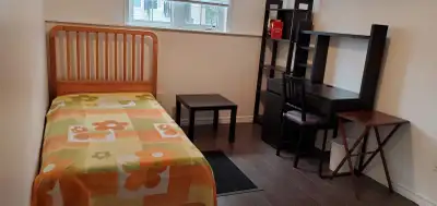 A big room in an all female residance near York University is available for rent. We prefer female s...