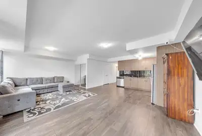 Private/sharing rooms Available to rent near Sheridan college Davis campus. Behind shoppers world. W...