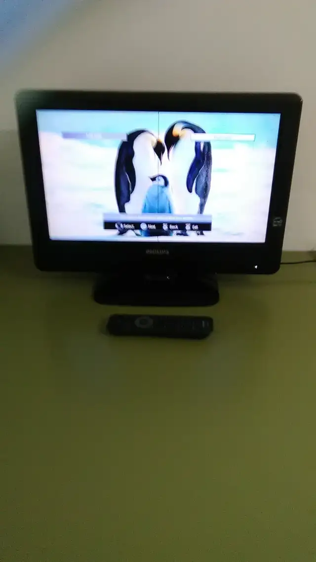 Philips 19” HD LCD Digital TV with Remote  in TVs in City of Toronto - Image 5