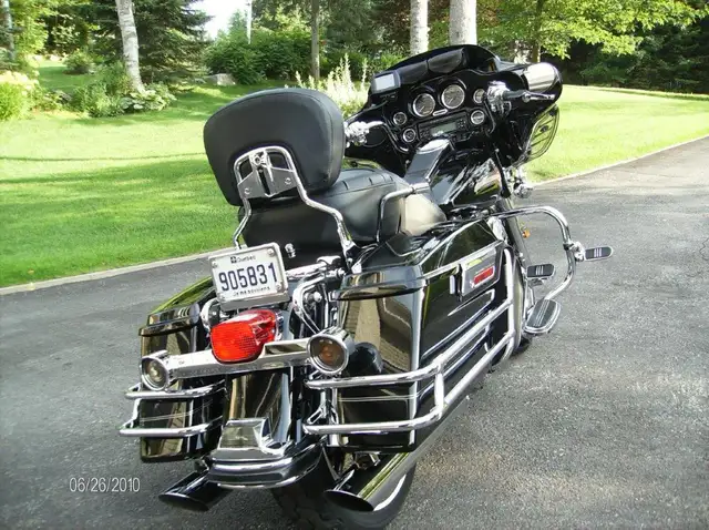Harley FLHTCI 2006 in Touring in Laurentides - Image 6