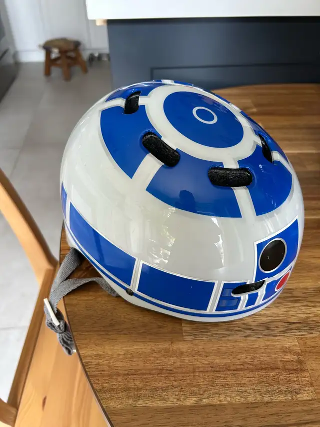 Bell Star Wars R2-D2 Kids Helmet