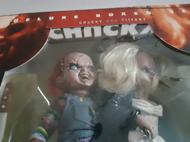 CHUCKY – CHUCKY AND TIFFANY DELUXE BOX SET in Arts & Collectibles in Markham / York Region - Image 2