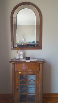 Mirror and cabinet set