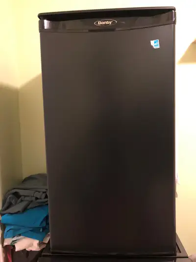 MINI RÉFRIGÉRATEUR DANBY 3.2 Cubic Feet  DE COULEUR NOIRE, View more