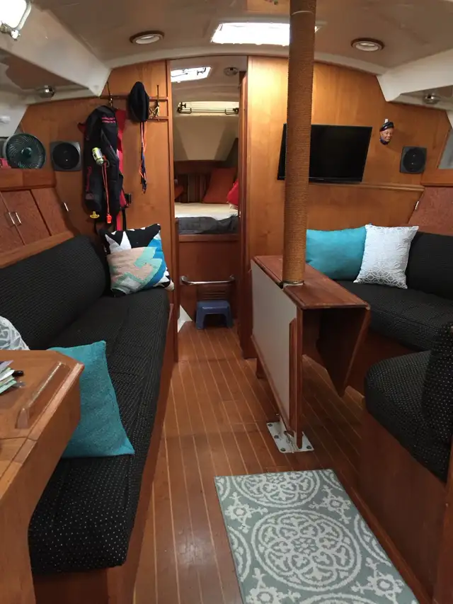 1985 sailboat Hunter Marlowe hunter 40 in Sailboats in St. Catharines - Image 10