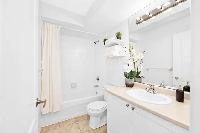 Shared Room for Rent in Mallu's house Mississauga in Room Rentals & Roommates in Mississauga / Peel Region - Image 3