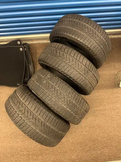 These high-performance winter tires were made in 2017 (DOT date code week 12/2017) but I've only own...