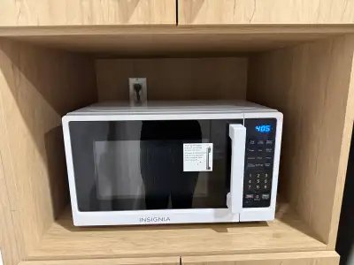 Micro-ondes INSIGNIA à vendre, View more