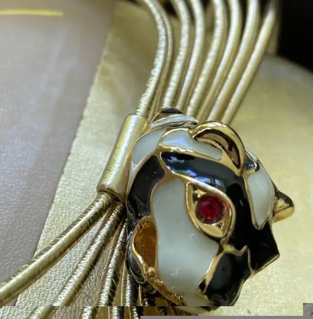 Sandales chics avec tigres en émail de marque Gucci in Women's - Shoes in Granby - Image 11