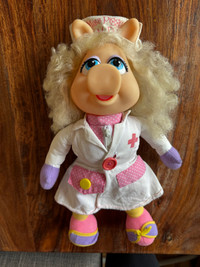 Muppet Miss Peggy infirmière pour apprendre Matteo 1990 vintage