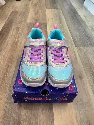 New sketchers light up shoes size 3, View more