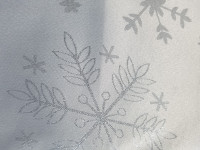6  Harman Snowflake themed placemats - like new