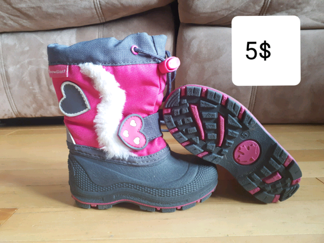 Souliers et bottes grandeur 5 petite fille in Kids & Youth in Laval / North Shore - Image 4