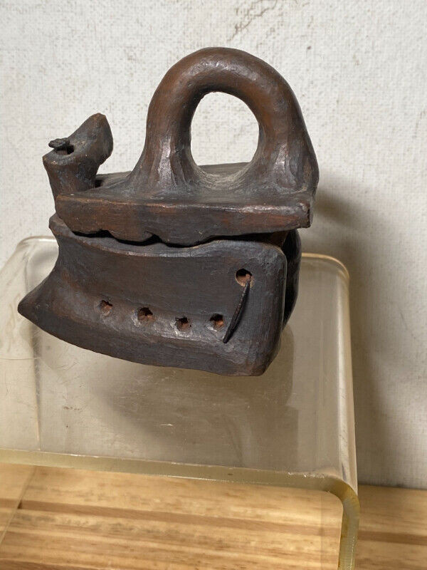 Vtg Pottery Iron Figurine in Arts & Collectibles in Vancouver - Image 4