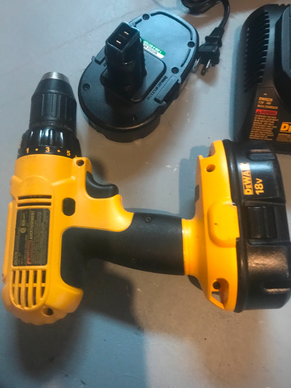 DEWALT 18-volt 1/2-in Cordless Drill Kit in Power Tools in Muskoka - Image 3