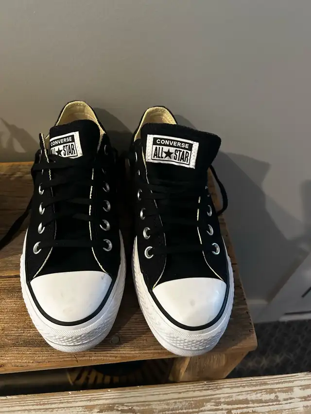 Converse Chuck Taylor’s in Women's - Shoes in Kitchener / Waterloo - Image 5