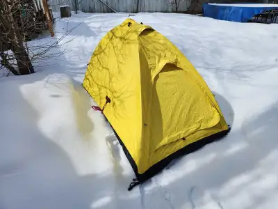 Great condition single wall tent for winter expedition. Made in the US. About 2,5 kg, for fast and l...