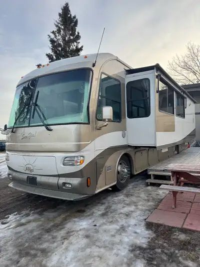 Exceptional condition 07 Alfa See Ya 1007 40’ RV Motorhome with 2 slide outs (nearly full length of...