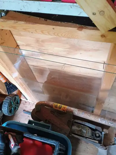 2 large panes and 1 smaller pane, no scratches or cracks, free.