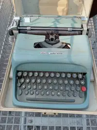 MCM Olivetti-Underwood Typewriter with case