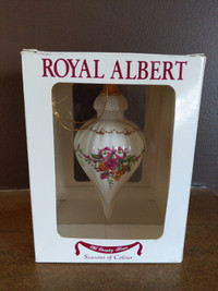 Royal Albert Old Country Roses 2001 Christmas tree ornament 