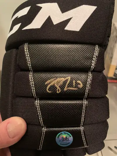 Hockey autographs: McDavid, Gretzky, Howe, Orr, and more , View more