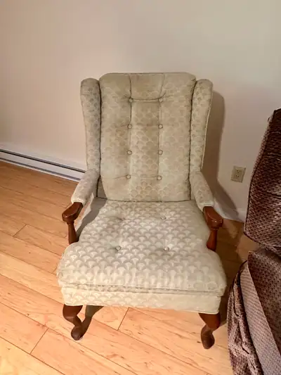 Chaise antique chesterfield/Antique Chesterfield Chair, View more