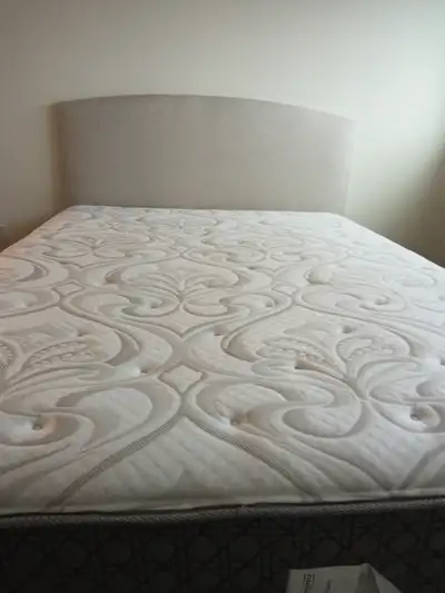 Beautyrest Imperial Lux Gala – Queen Mattress – Firm Tight Top, View more