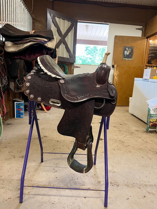 15inch barrel saddle Equestrian & Livestock Accessories Brantford Kijiji
