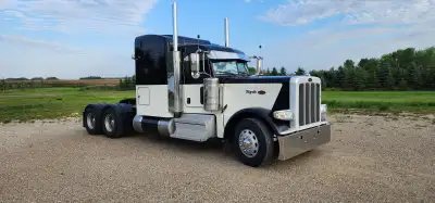 Great shape 2018 Peterbilt 389 with rebuilt Paccar MX-13 engine. Rebuilt by Peterbilt at 897560 kms....