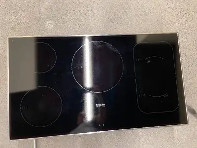 Miele induction 36” KM6386 / Excellent état, View more