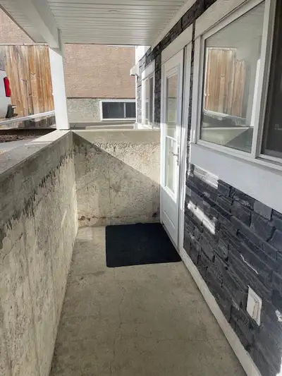 Newly renovated & soundproofed suite in Tuxedo with all in! Newly renovated and soundproofed 1 bedro...