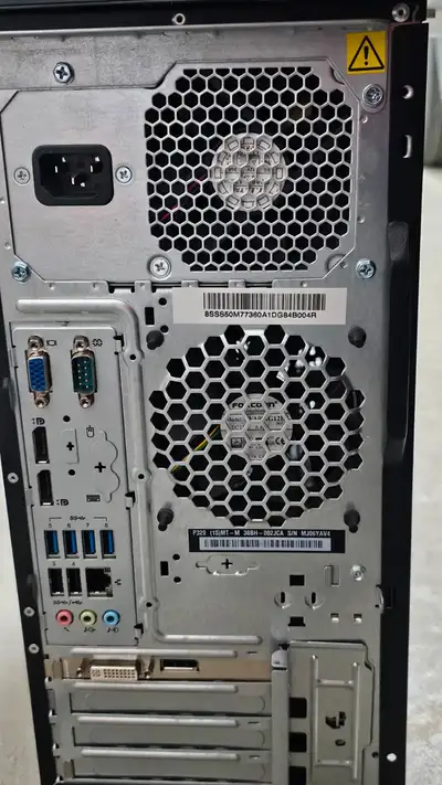 Excellente PC a vendre, toute un kit au complet. Ecran (avec camera integre) 21.5 pouces / clavier /...