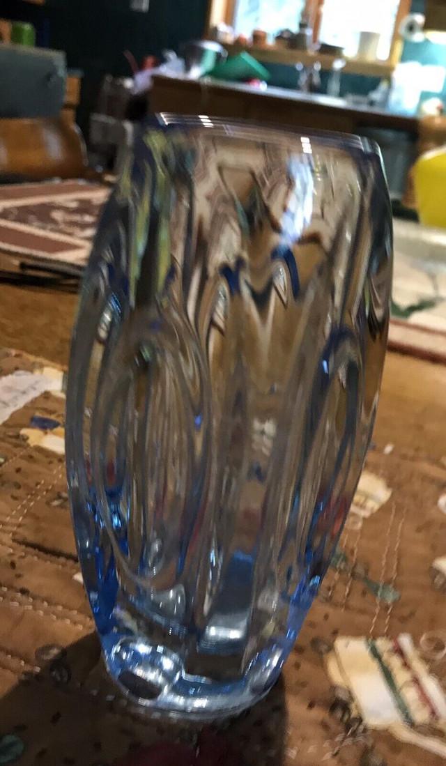 Pale blue Art Glass Vase in Arts & Collectibles in Thunder Bay