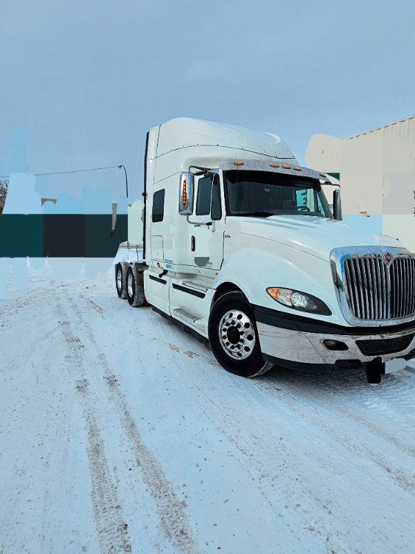 Highway truck for sale in Heavy Trucks in Calgary - Image 2