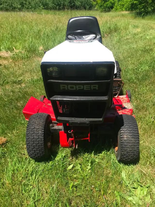 ROPER 18T-832T GARDEN TRACTOR in Lawnmowers & Leaf Blowers in Trenton - Image 3