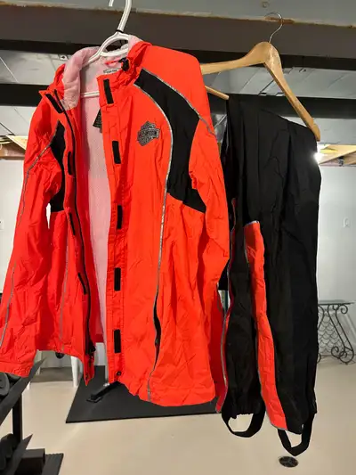Stay protected and comfortable on your ride with this used Harley-Davidson gear bundle, featuring a...