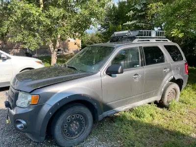 2010 Ford Escape XLT V6 4WD Approx 250 000 km Leather, heated seats, sunroof Steering column repair...