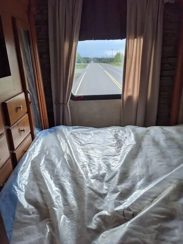 2010 Forest River RV GeorgeTown 350TS class A Motorhome & Bunks in Other in Calgary - Image 11