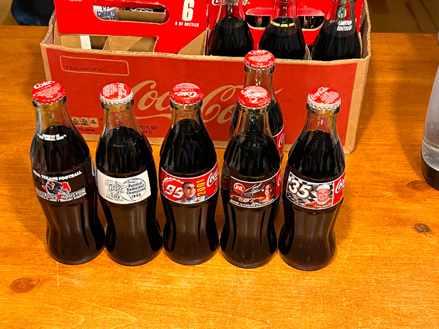 COCA COLA BOTTLE $20 EACH TONY STEWART #20/TODD BODINE #35/DALLA dans Art et objets de collection  à Longueuil/Rive Sud - Image 2