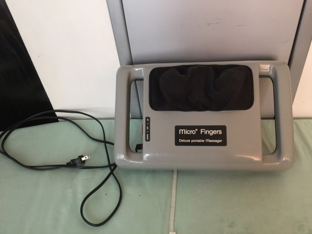 Kneading Micro Fingers Deluxe Portable Massager MR-806 in Health & Special Needs in City of Toronto