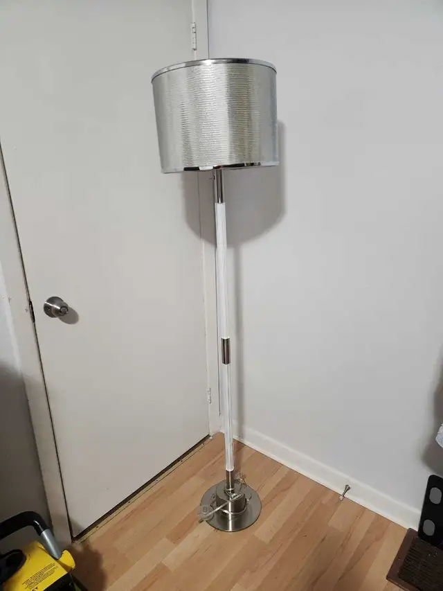 Floor Lamp in Indoor Lighting & Fans in Ottawa - Image 2