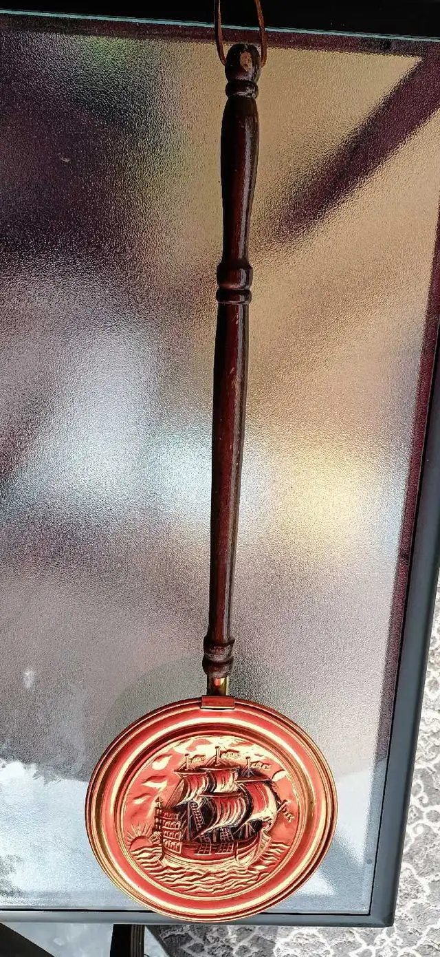 Vintage/antique Canadian bed warmer, chauffe-lit ancient in Home Décor & Accents in Gatineau - Image 9