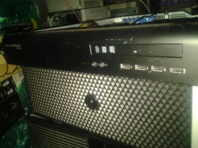 dell precision 7610 dual socket 64 gig e5 -2620v2  8 drive cage in Desktop Computers in City of Montréal - Image 2