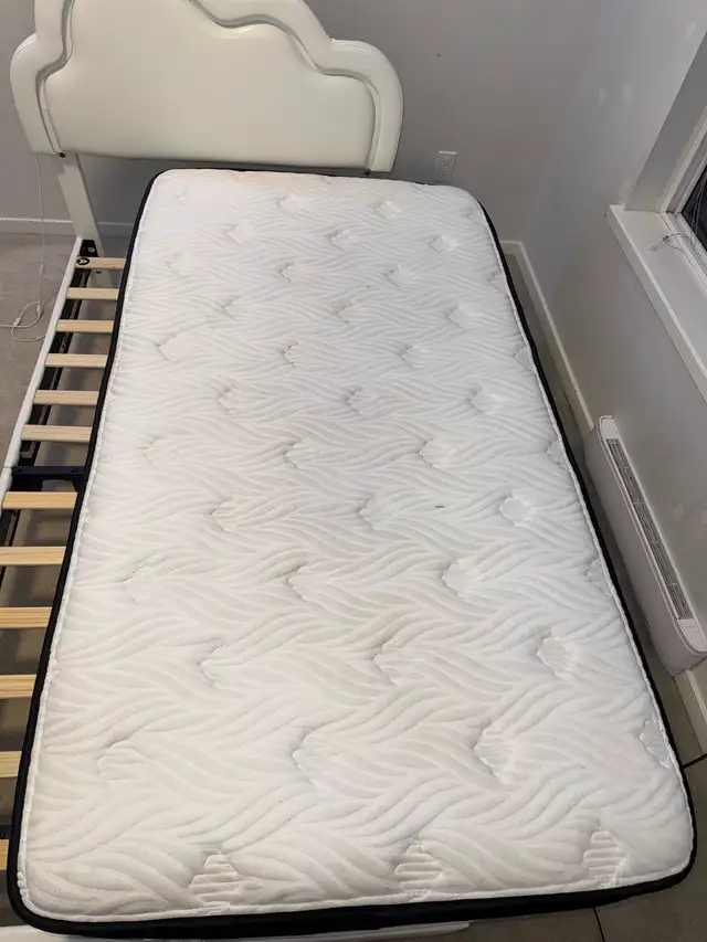 Twin Bedframe ans Mattress in Beds & Mattresses in Delta/Surrey/Langley - Image 5