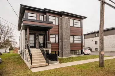 Libre 1er juillet, superbe appartement neuf style condo à louer, à proximité de tous les services. L...